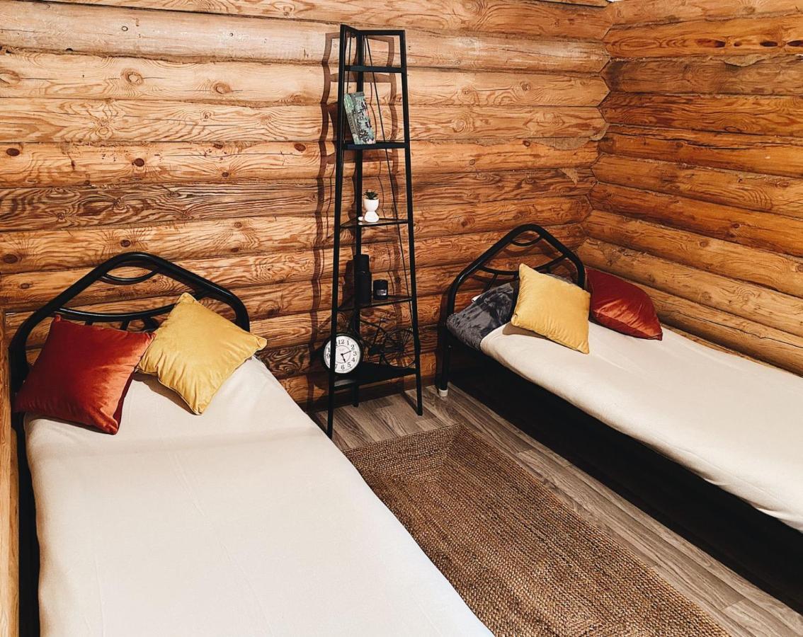 Manor Kolsay Bed & Breakfast Saty Bagian luar foto