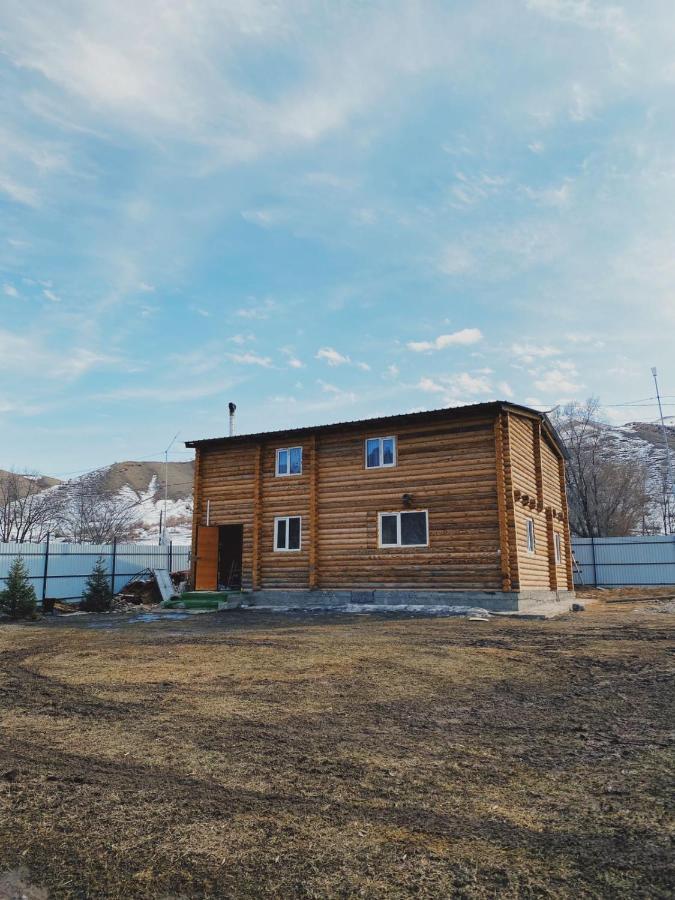 Manor Kolsay Bed & Breakfast Saty Bagian luar foto